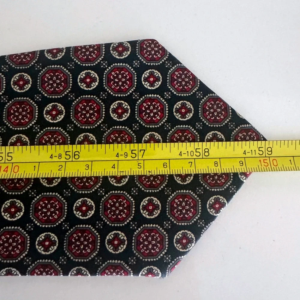Mercedes High Fashion Medallion Myung Ju Silk Necktie Gray Burgundy Handmade